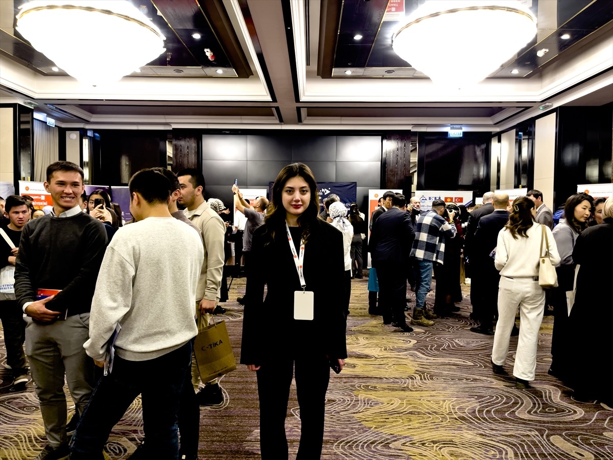 Kırgızistan'ın başkenti Bişkek'te Türk şirketlerinin iş fırsatlarını tanıttığı ve işverenlerin...