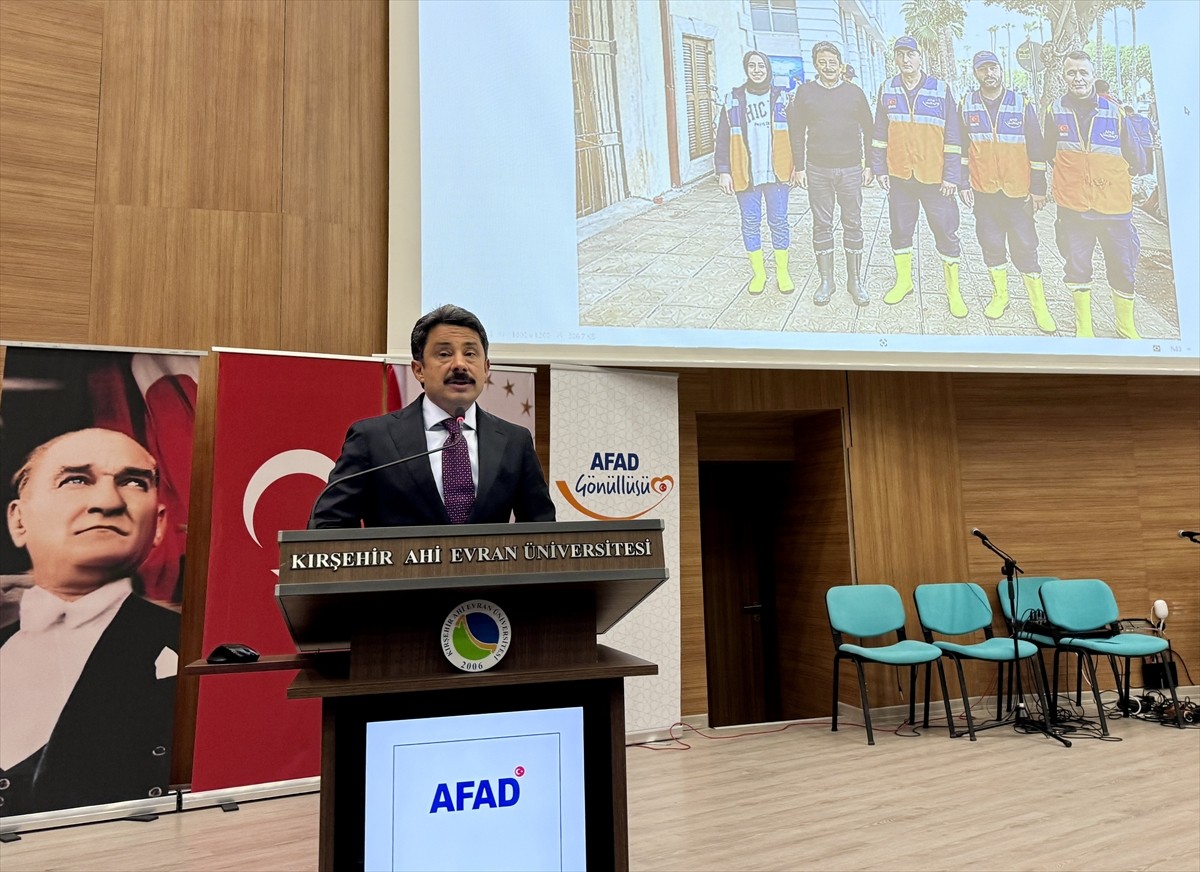 Kırşehir'de "5 Aralık Dünya Gönüllüler Günü" dolayısıyla Afet ve Acil Durum (AFAD) İl...