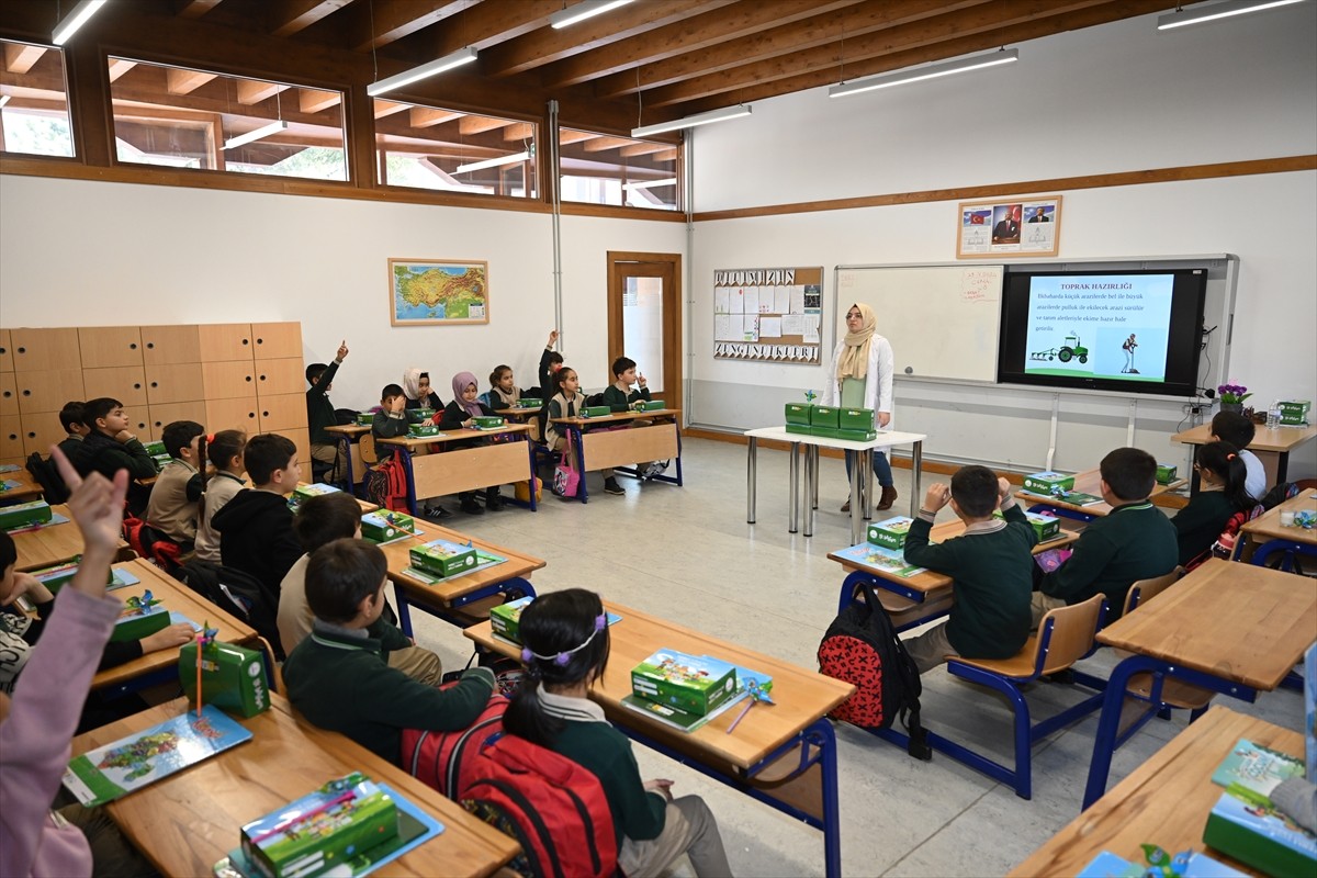 Konya'da, Büyükşehir Belediyesi ve İl Milli Eğitim Müdürlüğü arasında imzalanan protokol...