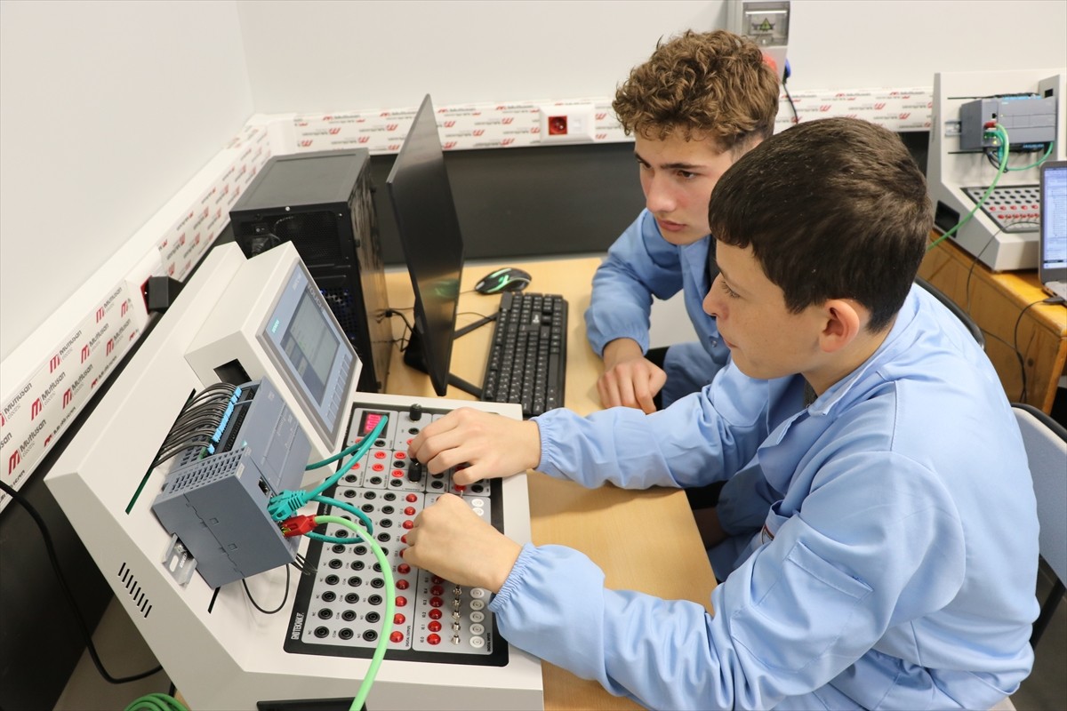 Kütahya'da iki yıl önce öğrenci alımına başlayan TOBB Kütahya Organize Sanayi Bölgesi (OSB)...