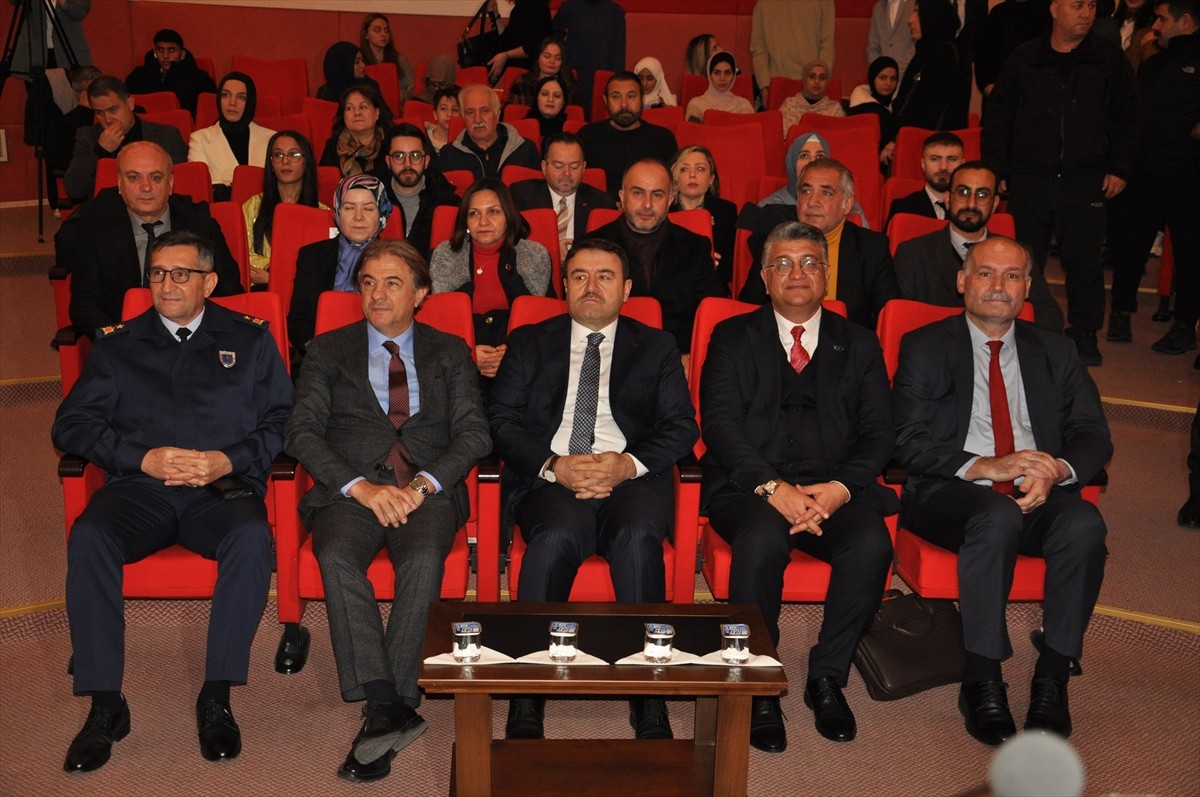 Kütahya Dumlupınar Üniversitesi'nde (DPÜ) "Geçmişten Günümüze Türkiye ile Tunus İlişkileri" konulu...