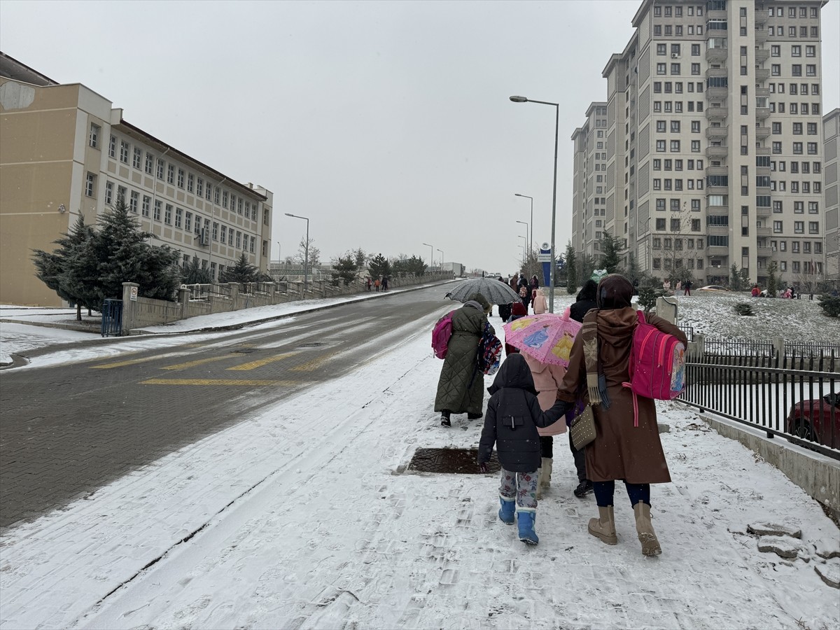 Malatya'da kar yağışı etkili oldu.
