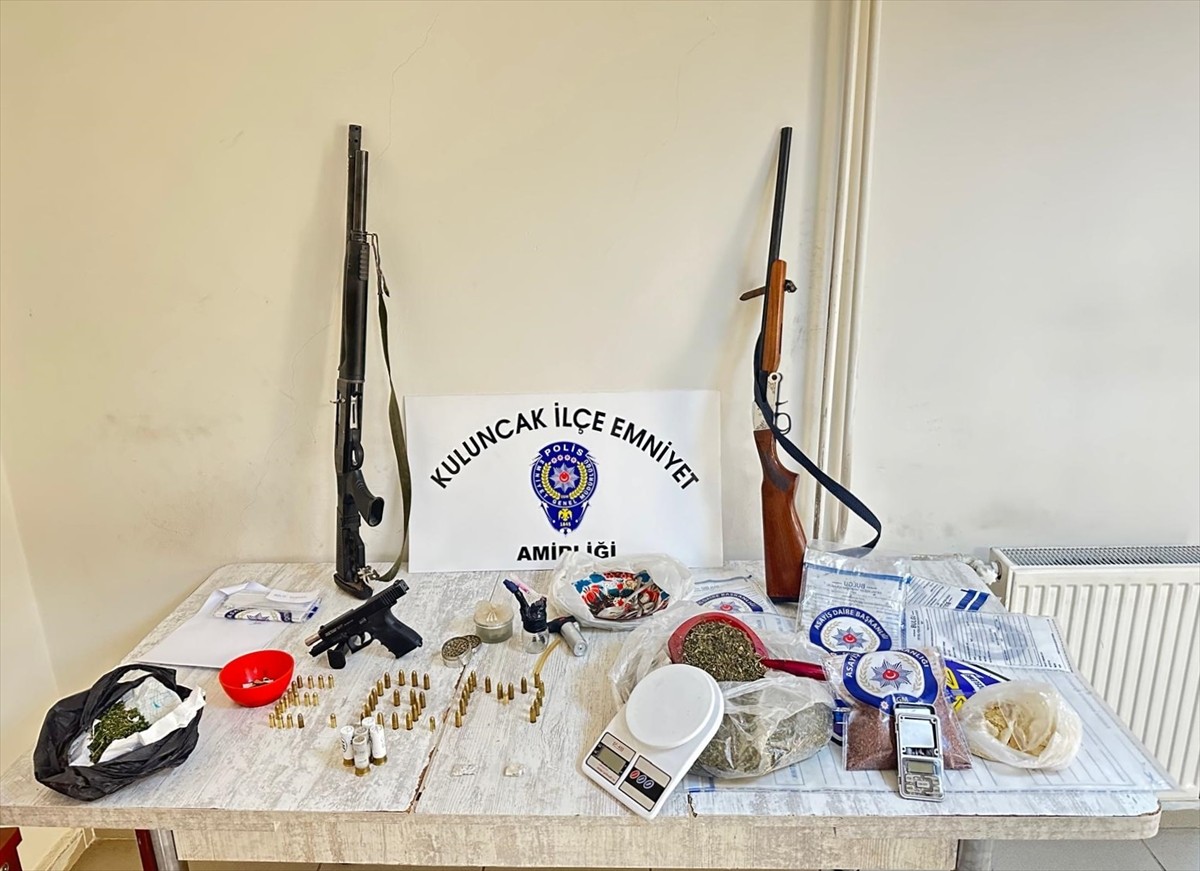 Malatya'nın Kuluncak ilçesinde uyuşturucu satıcılarına yönelik operasyonda gözaltına alınan 3...