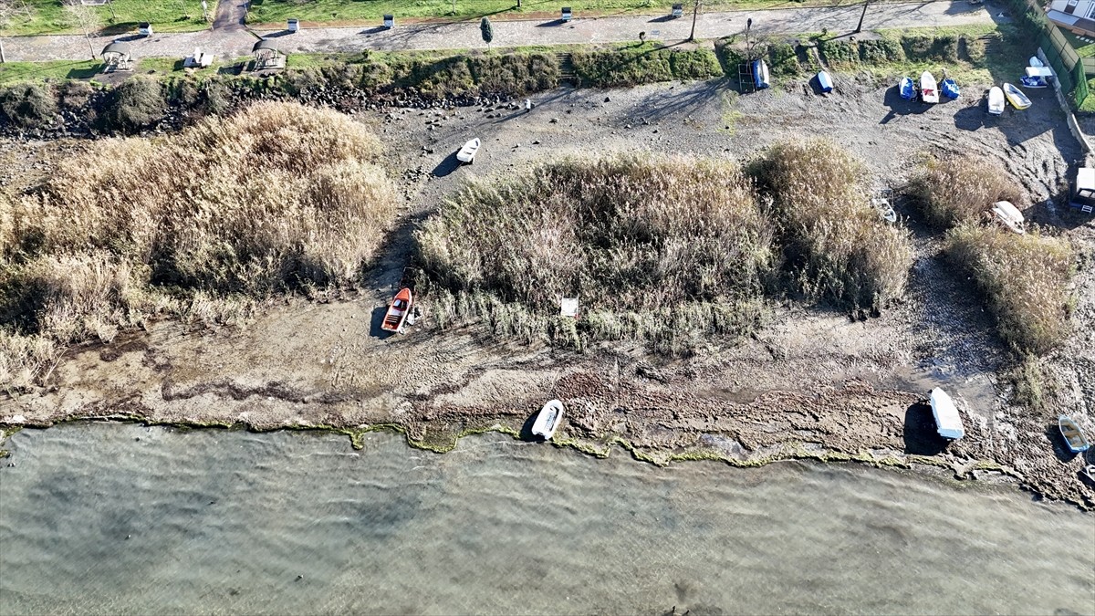 Marmara Bölgesi'nin en önemli içme suyu kaynağı Sapanca Gölü'ndeki su seviyesi, son yağışlara...