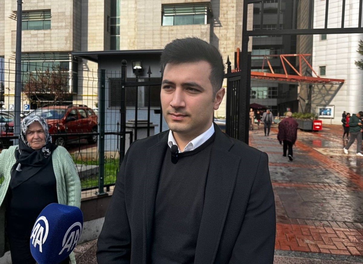 Mersin'de, belediye otobüsündeki yaşlı çifti babasıyla darbettikleri gerekçesiyle hakkında dava...