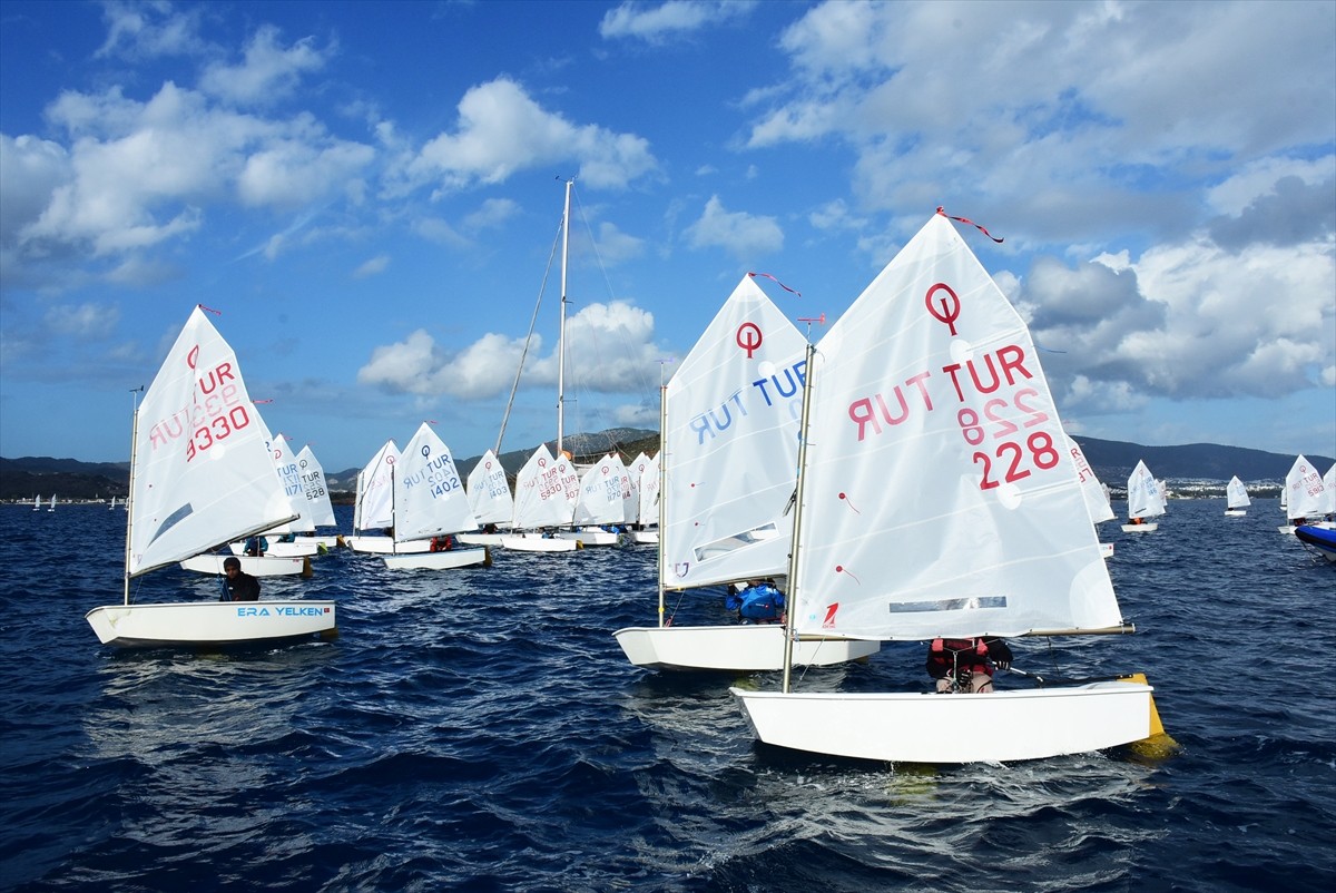 Muğla'nın Bodrum ilçesinde düzenlenen Yosun Cup Yelken Yarışları ödül töreniyle tamamlandı. Era...