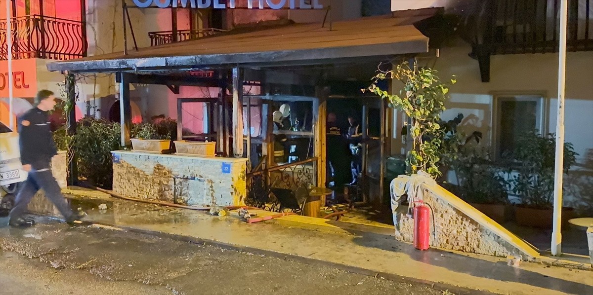 Muğla'nın Bodrum ilçesinde otelde çıkan yangın ekiplerin müdahalesiyle söndürüldü.