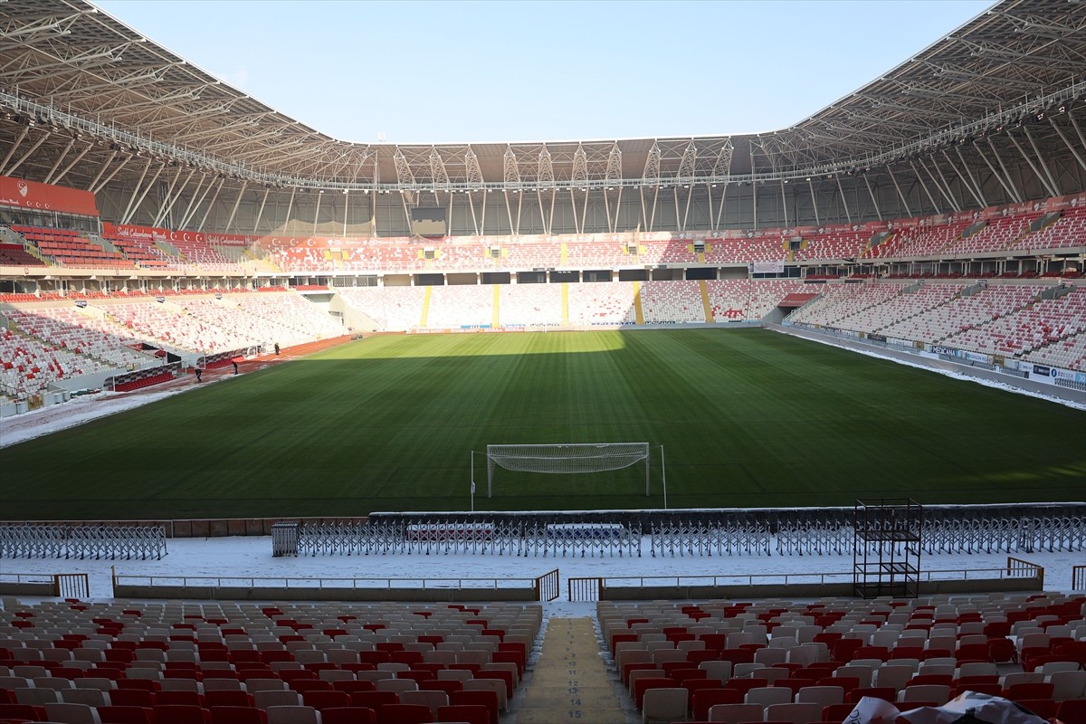 Net Global Sivasspor ile Galatasaray arasında, 8 Aralık'ta oynanacak mücadele öncesinde BG Grup 4...