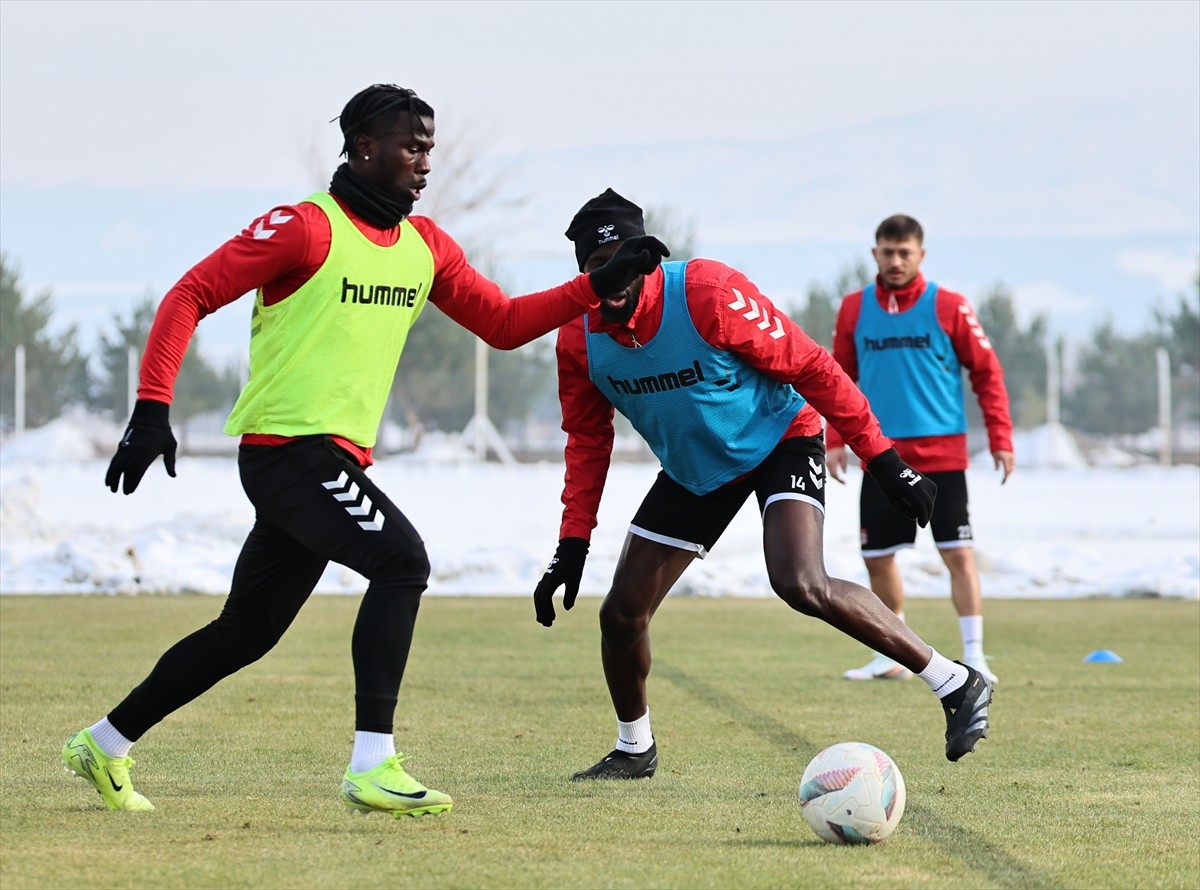 Net Global Sivasspor, Trendyol Süper Lig'in 15. haftasında sahasında Galatasaray ile oynayacağı...