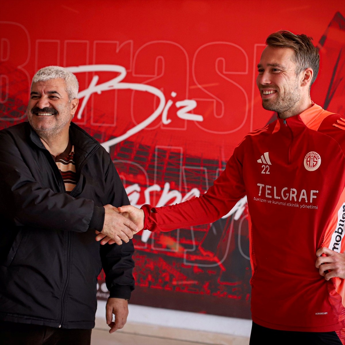 Onvo Antalyasporlu Sander Van de Streek, Trendyol Süper Lig'in 16. haftasında Bellona Kayserispor...