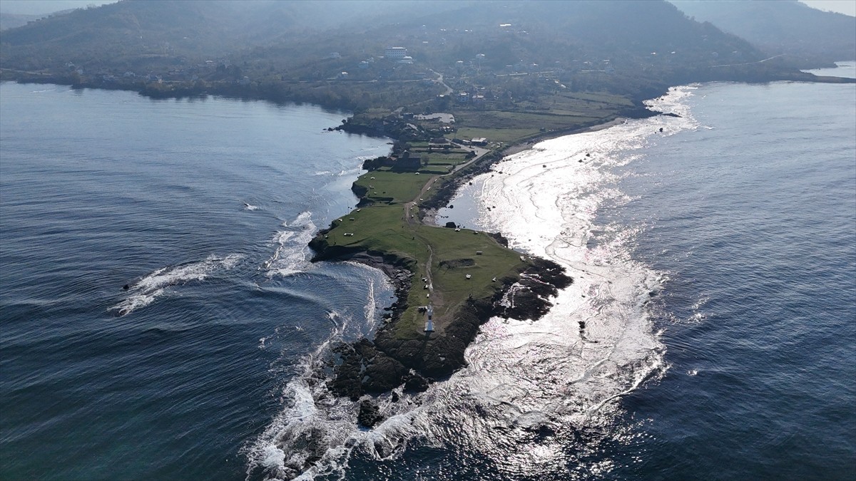 Ordu'da doğal güzelliğiyle öne çıkan Yason Burnu'nda yapılan çevre düzenlemesi ziyaretçilerin...