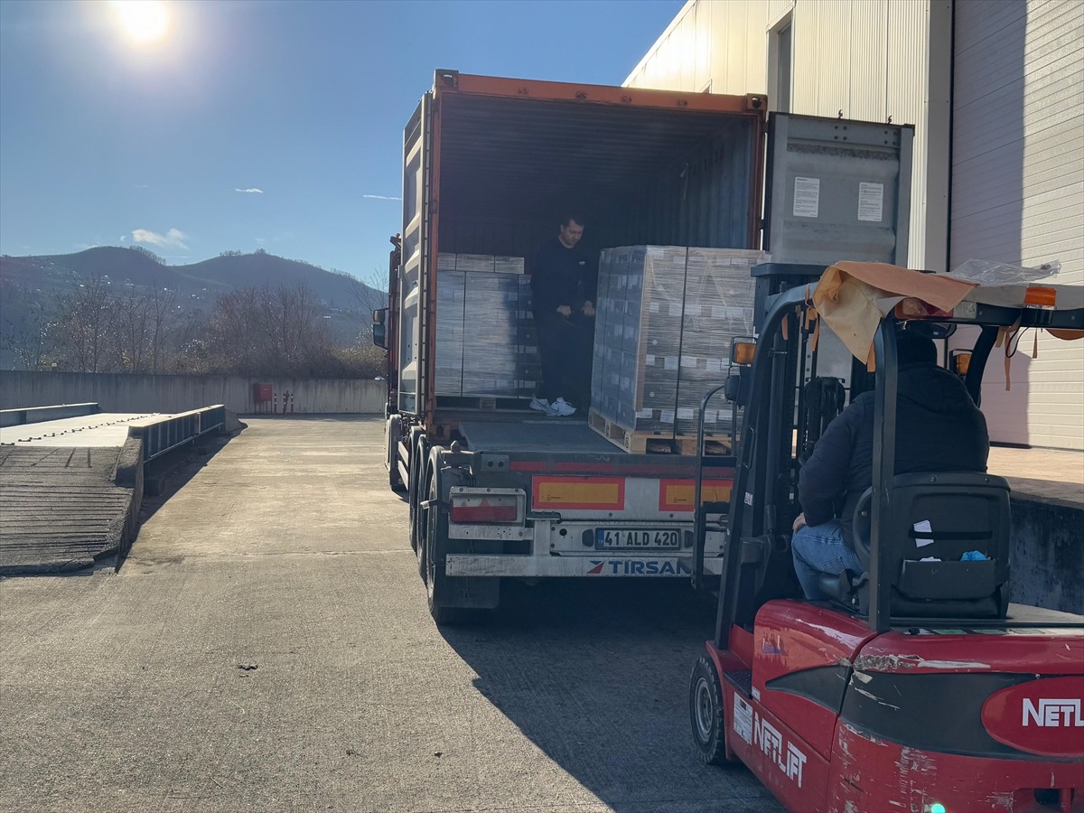 Ordu'da üretilen ve bal paketleme tesisinde analizi yapılan 10 ton bal, İngiltere'ye gönderildi.