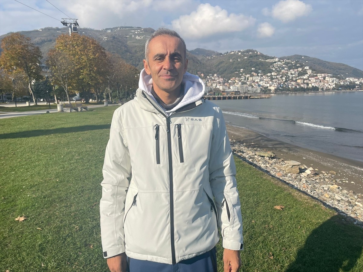 Ordu'da yamaç paraşütü sporuyla ilgilenen Durmuş Şahin, şehrin tanıtımına katkı sunmak ve bisiklet...