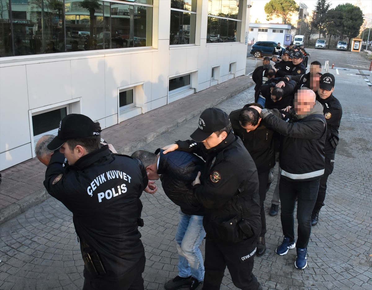 Ordu merkezli 14 ilde düzenlenen suç örgütü operasyonunda yakalanan 43 şüpheliden 24'ü...