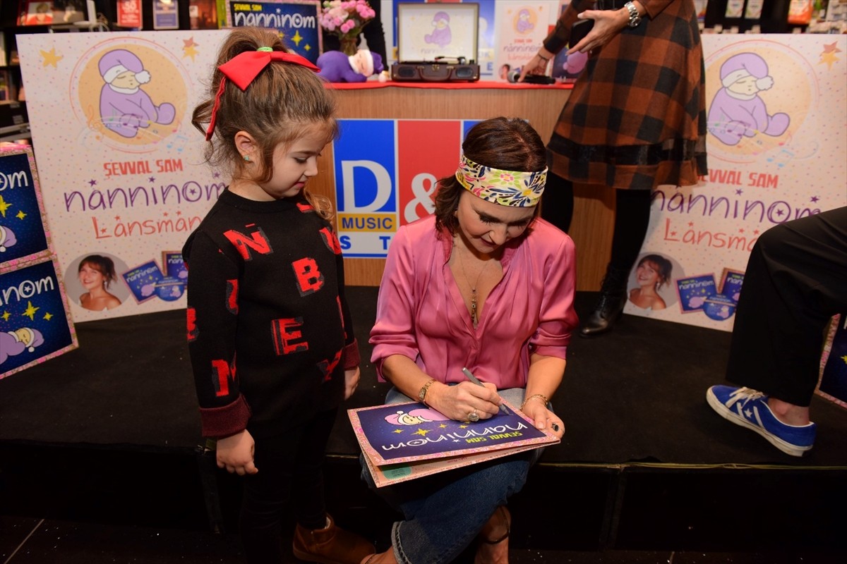 Oyuncu ve şarkıcı Şevval Sam ile D&R'ın çocuklar için özel olarak hayata geçirdiği "Nanninom"...