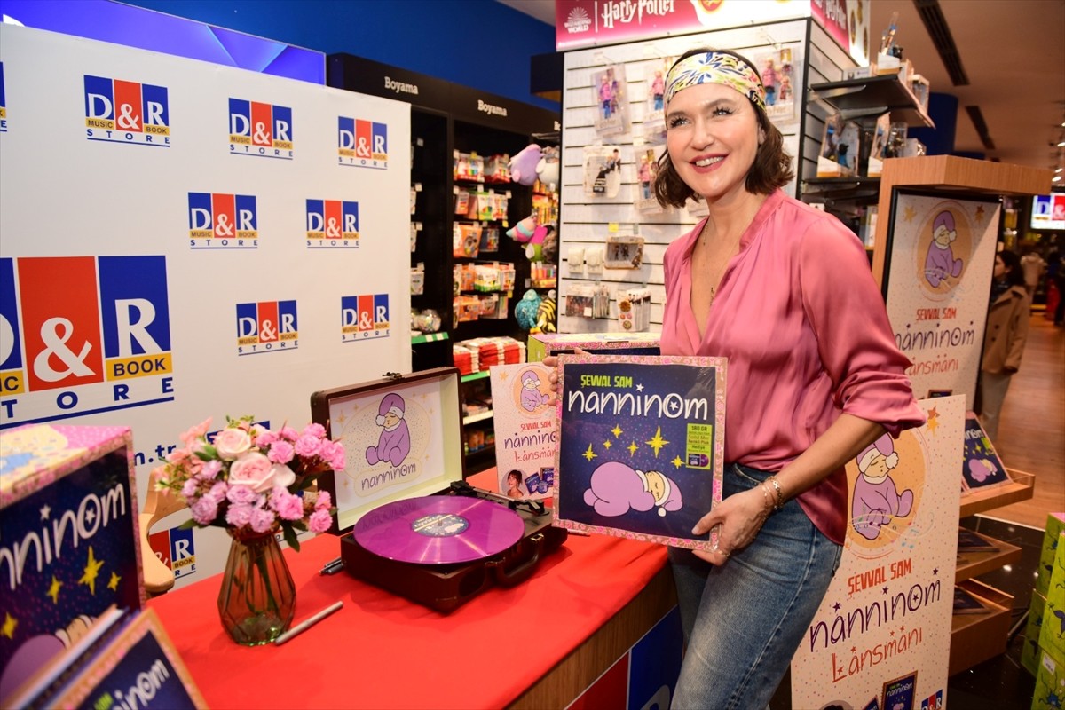 Oyuncu ve şarkıcı Şevval Sam ile D&R'ın çocuklar için özel olarak hayata geçirdiği "Nanninom"...