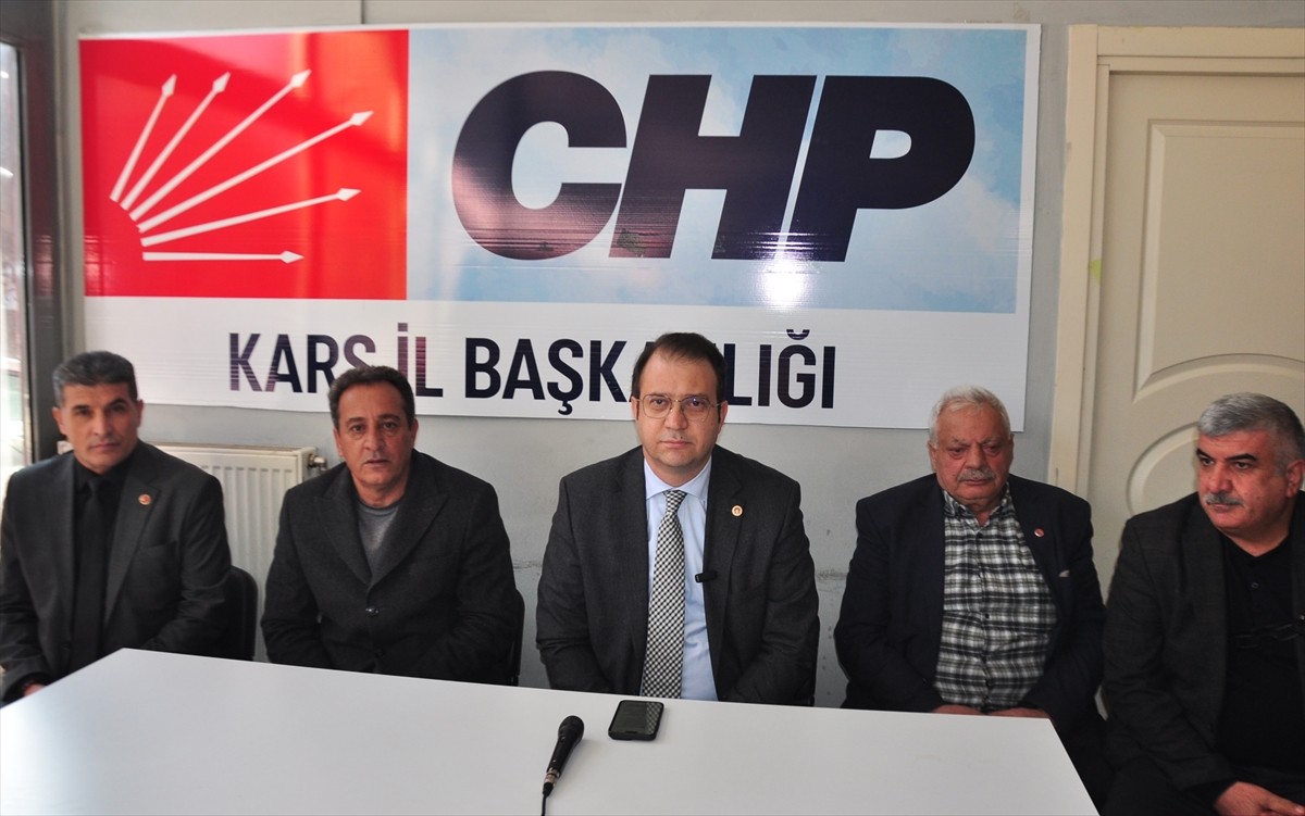 Partisinden kesin ihraç istemiyle Disiplin Kurulu'na sevk edilen CHP Kars Milletvekili İnan Akgün...
