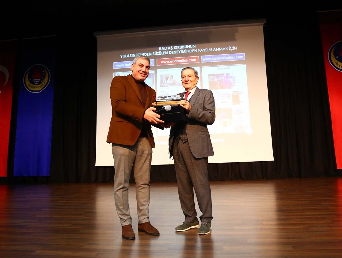 Psikolog Prof. Dr. Acar Baltaş (sağda), TED Edirne Kolejince düzenlenen "Hayatın hakkını veren...