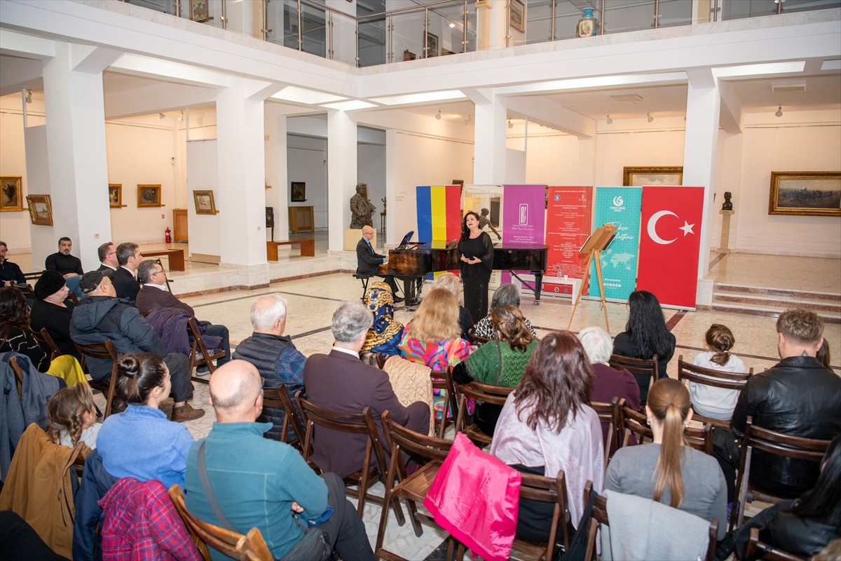 Romanya Ulusal Günü vesilesiyle başkent Bükreş ve Köstence'de, Yunus Emre Enstitüsü (YEE)...