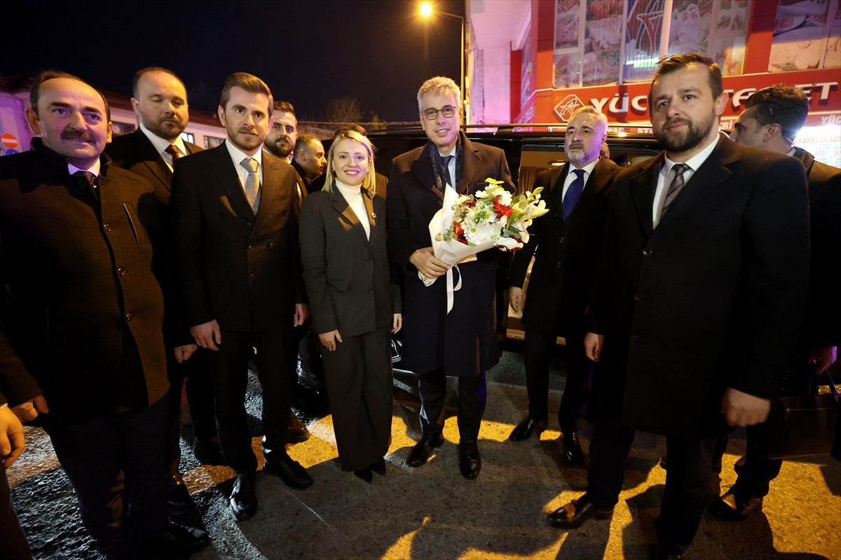 Sağlık Bakanı Kemal Memişoğlu, AK Parti Kırklareli İl Başkanlığı'nda partililerle bir araya geldi....