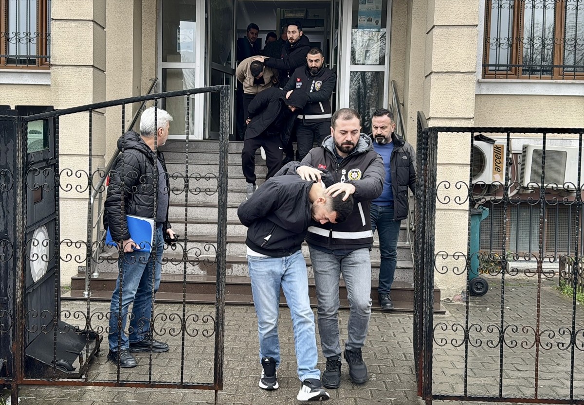 Sakarya'nın Kocaali ilçesinde sağlık personelinin yaralandığı silahlı saldırıya ilişkin gözaltına...