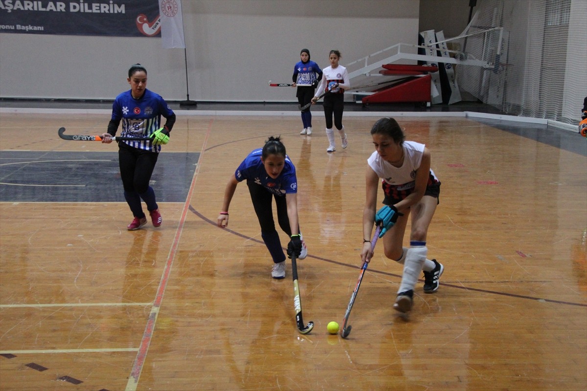 Salon Hokeyi Kadınlar Süper Ligi'nde 2024-2025 sezonu, Antalya'nın Alanya ilçesinde başladı.