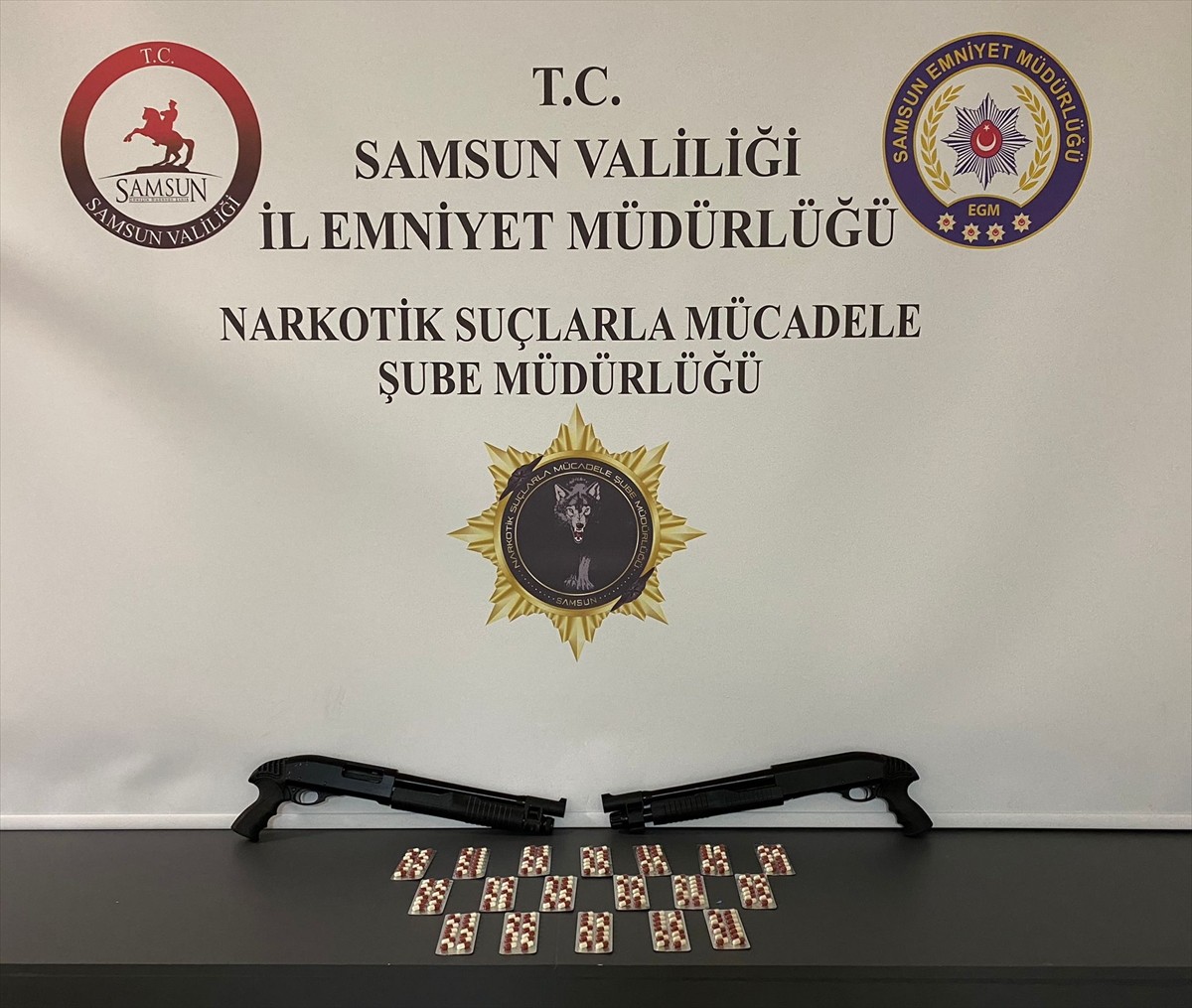 Samsun'da düzenlenen uyuşturucu ve silah operasyonunda 6 şüpheli gözaltına alındı. Operasyonda...
