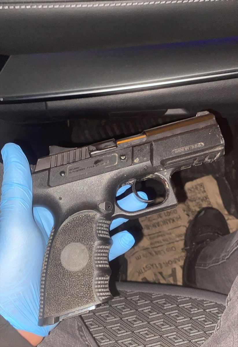 Samsun'un Atakum ilçesinde bir kişinin silahla yaralanmasına ilişkin 3 şüpheli gözaltına alındı....