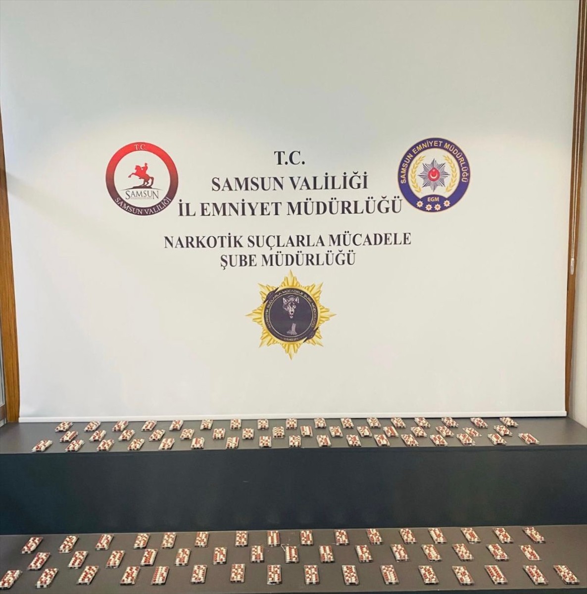 Samsun'un Atakum ilçesinde düzenlenen uyuşturucu operasyonunda 5 şüpheli gözaltına alındı. Adreste...