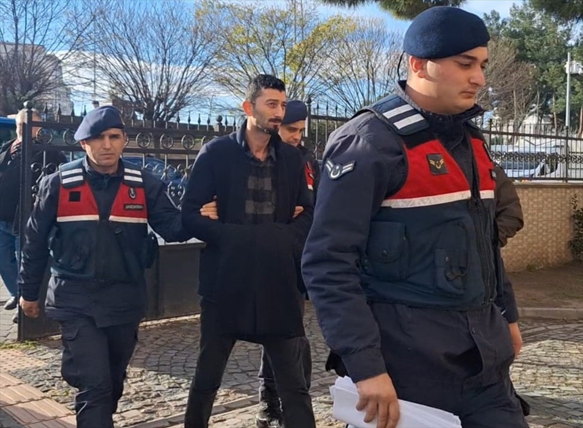 Samsun'un Bafra ilçesinde eski eşini otomobiliyle çarparak yaralayan şüpheli yakalandı. Jandarmada...