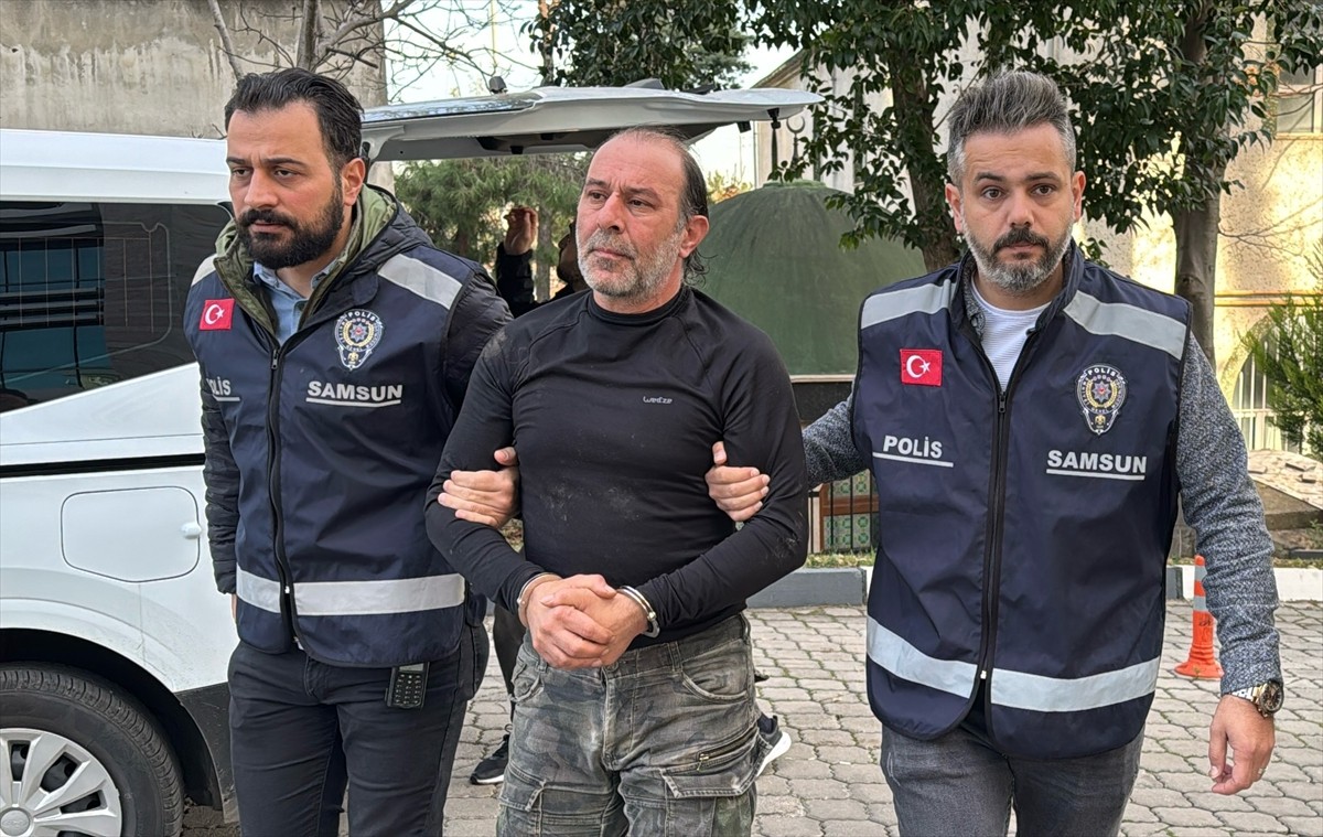 Samsun'un merkez İlkadım ilçesinde miras dolayısıyla çıkan kavgada 2 akrabasını silahla yaralayan...