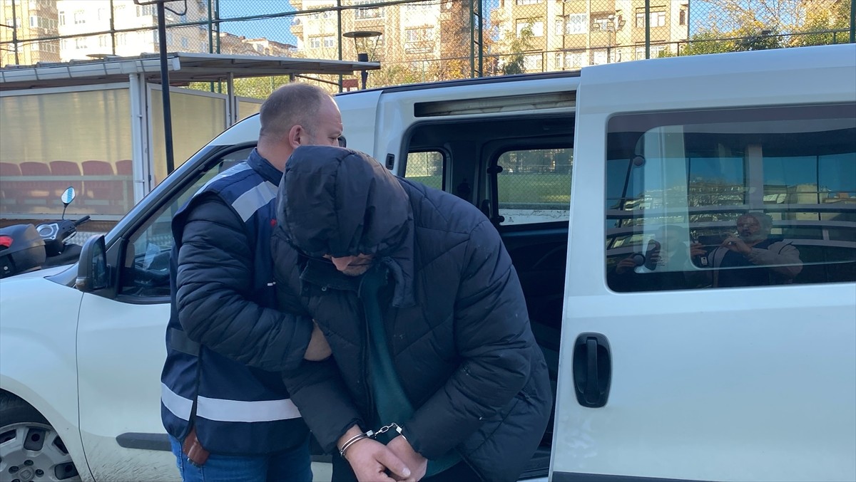 Samsun'un merkez İlkadım ilçesinde mobilya çaldığı iddia edilen şüpheli gözaltına...