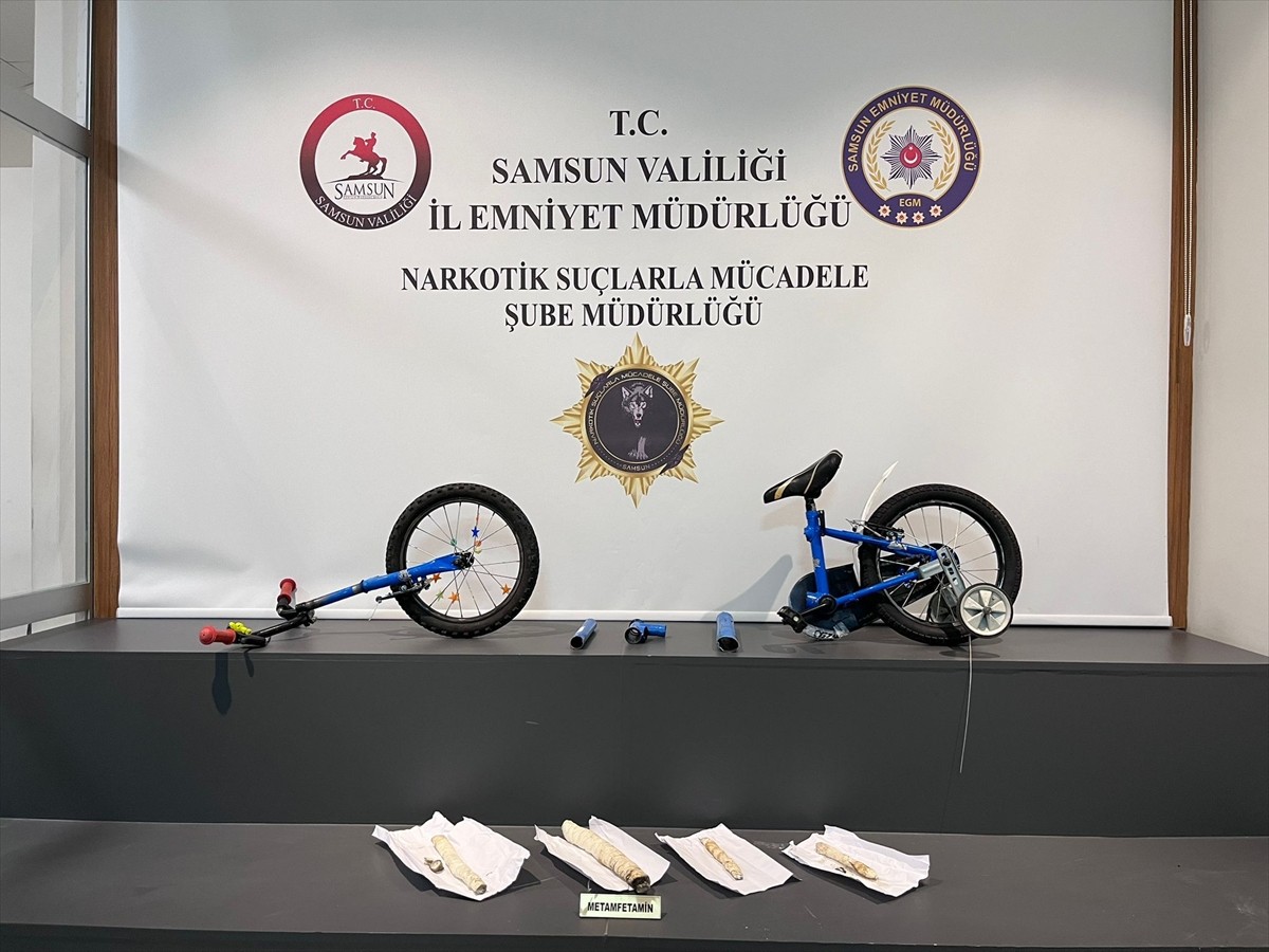 Samsun'un Terme ilçesinde bisikletin gövde ve gidon kısmında uyuşturucu ele geçirildi, 2 şüpheli...