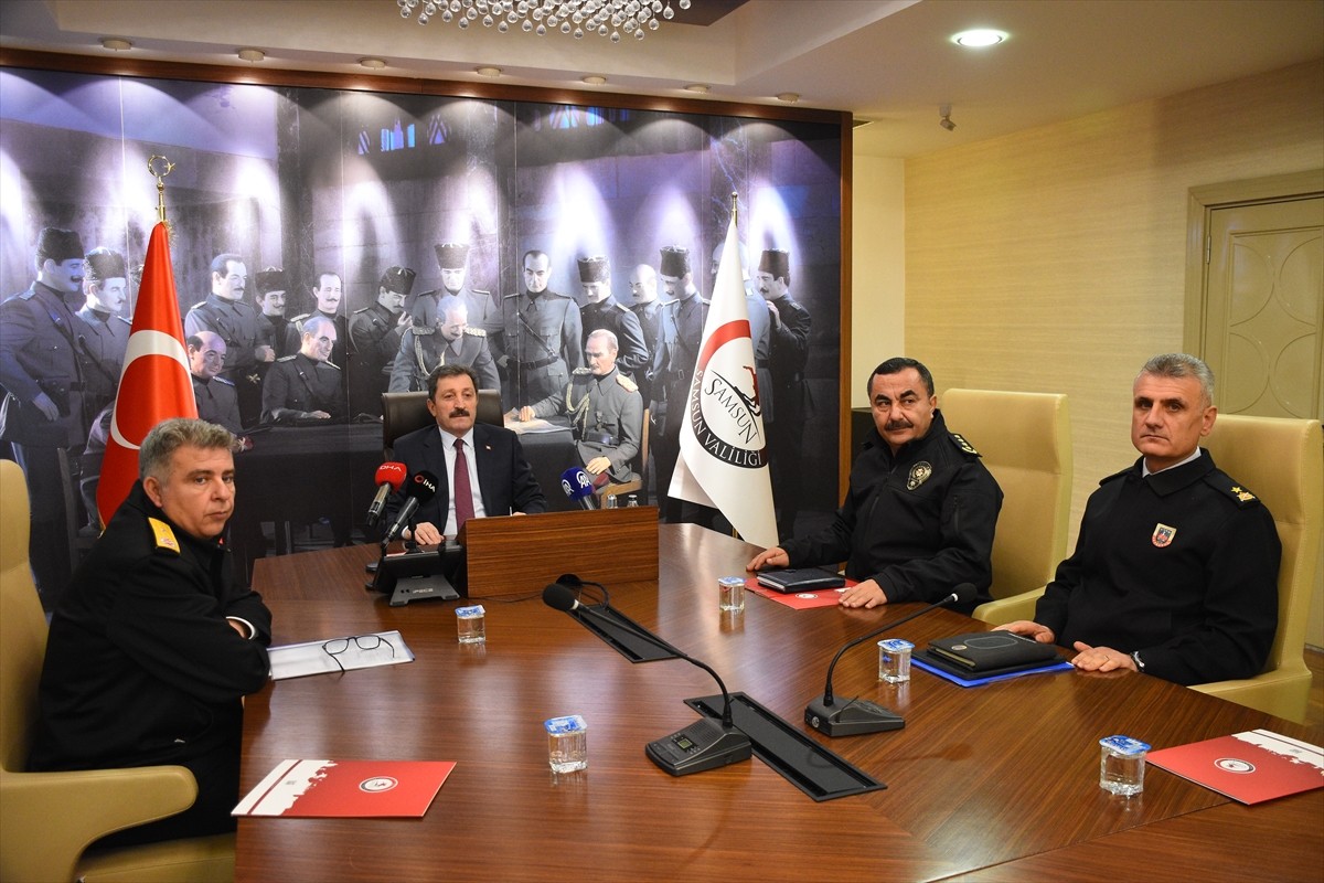Samsun Valisi Orhan Tavlı, bu yıl kolluk kuvvetlerince kentte yürütülen asayiş çalışmalarına...