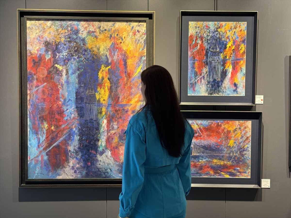 Sanatçı Zeynep Ayvacı Şanlı'nın "Harmony" adlı resim ve porselen sergisi Altunizade Kültür ve...