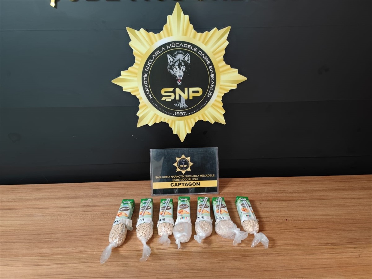 Şanlıurfa'da düzenlenen uyuşturucu operasyonunda gözaltına alınan 3 zanlıdan 2'si tutuklandı....