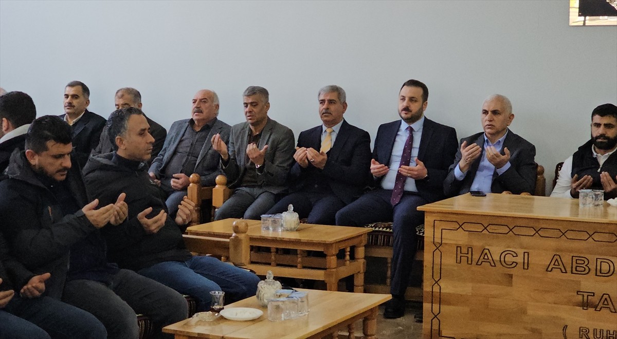 Siirt'te motosiklet sürücüsünün yaşamını yitirdiği kaza anı güvenlik kamerasınca kaydedildi. Harun...