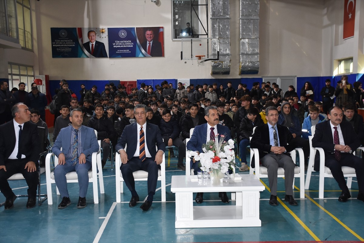 Şırnak'ta ikincisi düzenlenen "Kitap Günleri" başladı. Valilik, İl Milli Eğitim Müdürlüğü ile...