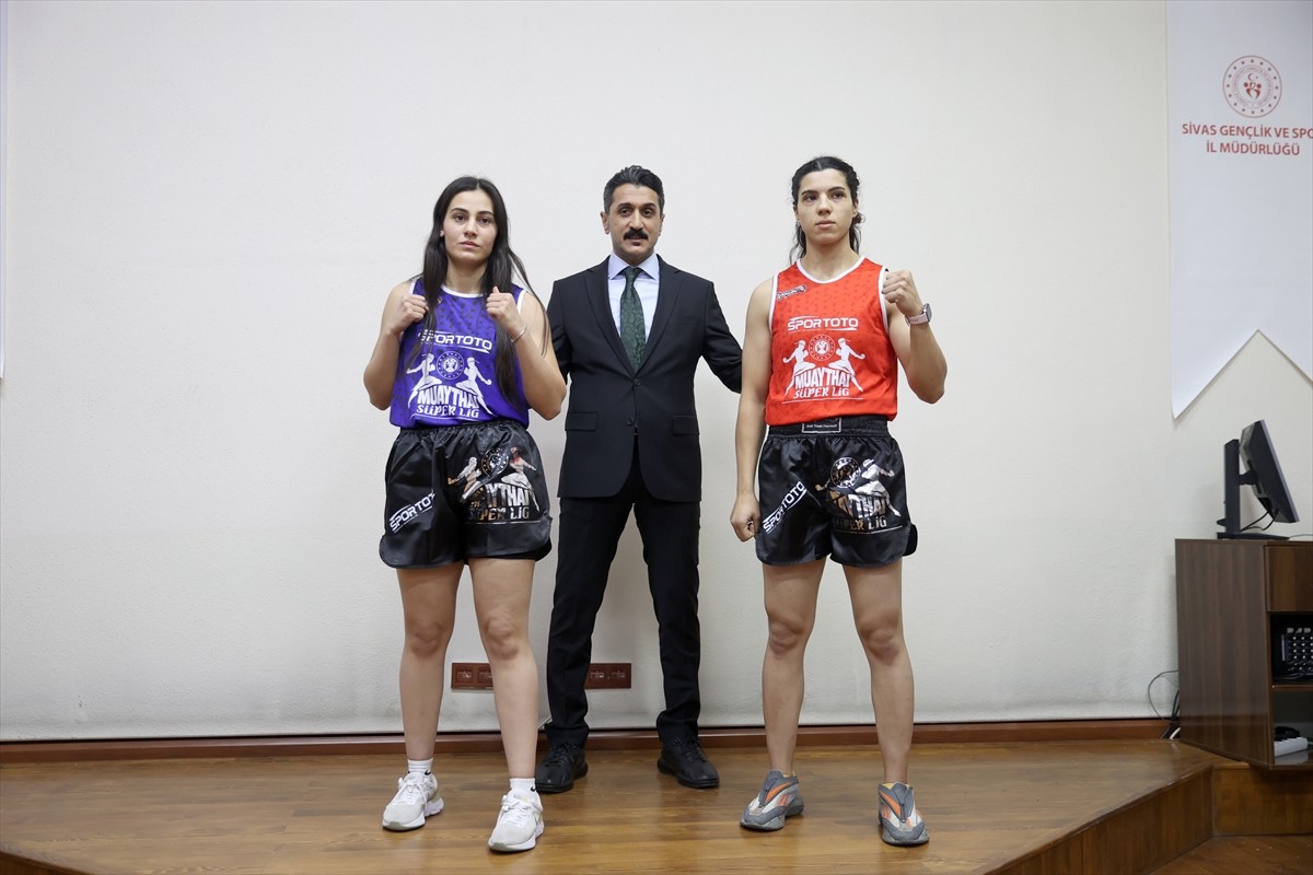 Sivas'ta yarın düzenlenecek Spor Toto Muaythai Süper Ligi sezon finalinde 6 müsabakada 12 sporcu...