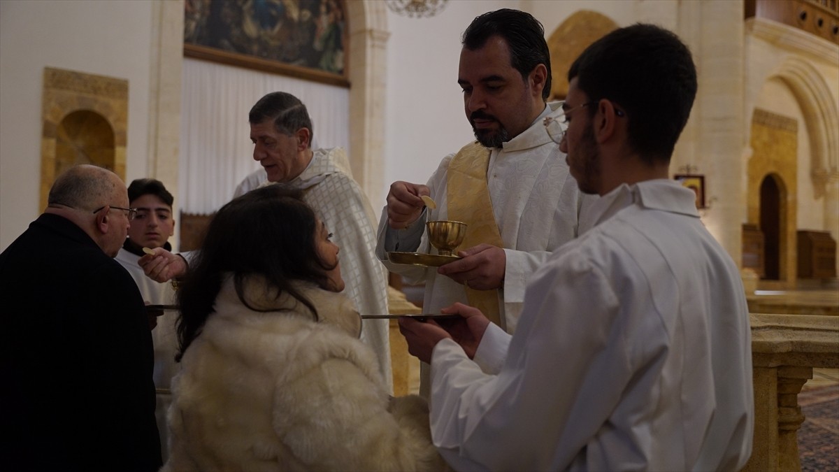 Suriye'de Baas rejiminin devrilmesinin ardından ülke normale dönmeye başlarken, Halepli...