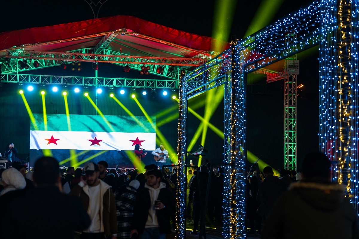 Suriye'de rejimin devrilmesinin ardından ülkedeki Hristiyanlar, başkent Şam'da Noel hazırlıkları...