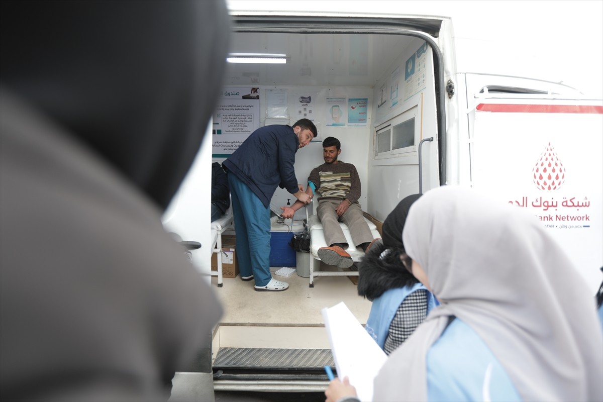 Suriye'nin başkenti Şam'da halk, "Suriye'nin geleceği için birlik ve huzur içinde bir yaşam"...