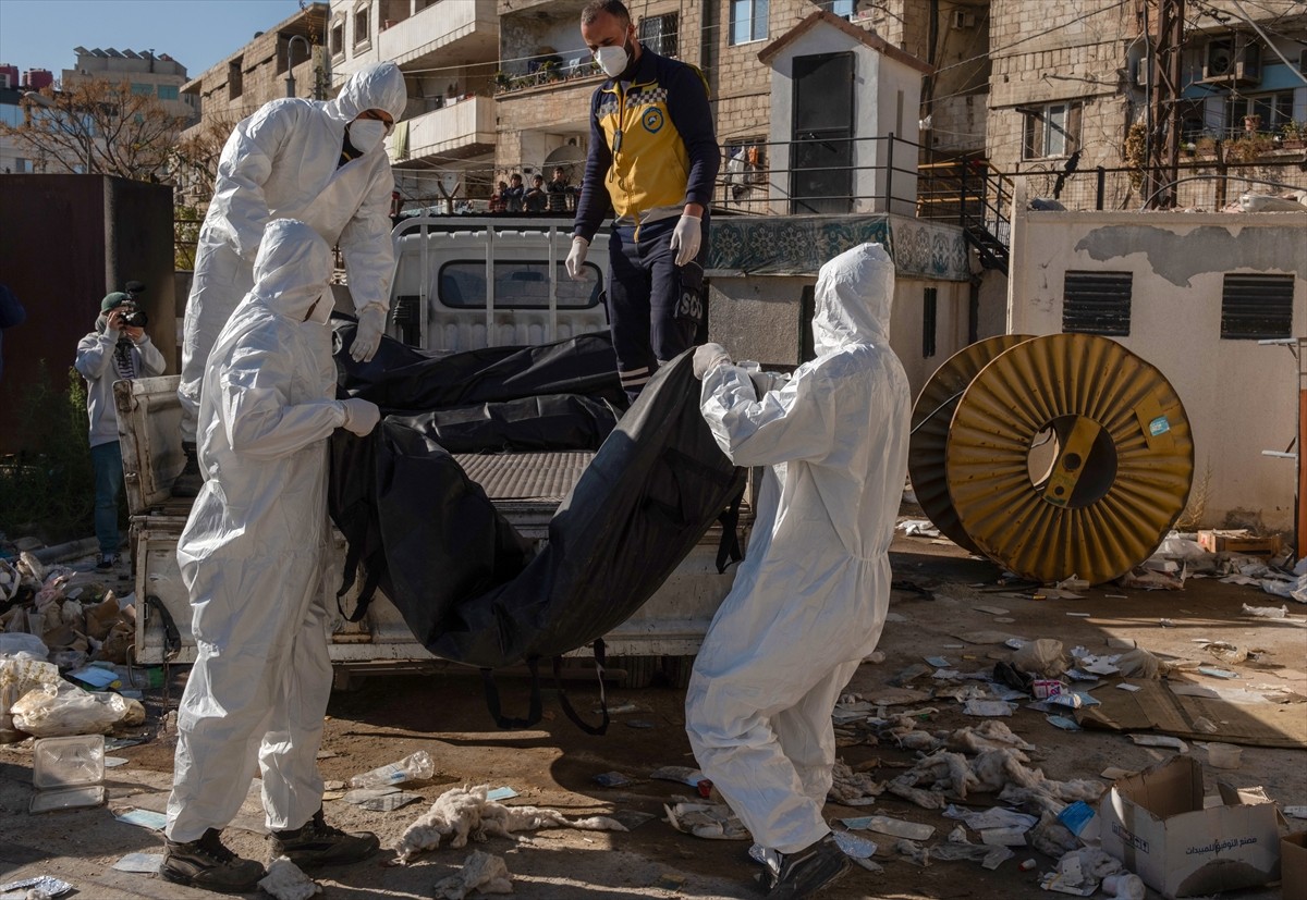 Suriye'nin başkenti Şam'da Seyyide Zeynep bölgesindeki bir ilaç deposunda, çok sayıda ceset...