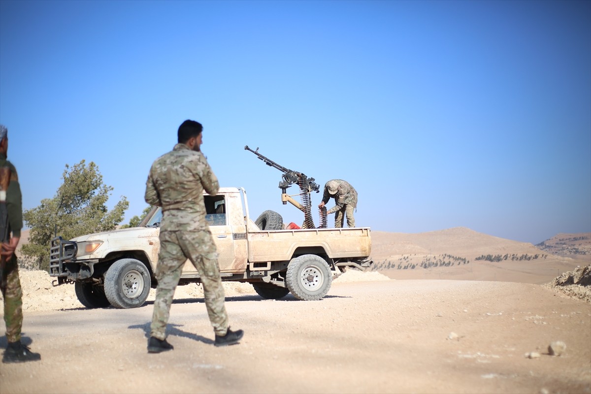 Suriye Milli Ordusu (SMO) güçleri, terör örgütü PKK/YPG'den kurtardığı Münbiç'te, Tişrin Barajı...