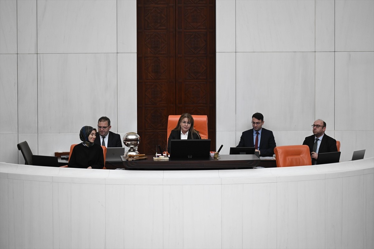 TBMM Genel Kurulu, Başkanlık Divanı teşekkül etmediği için toplanamadı. TBMM Başkanvekili Gülizar...