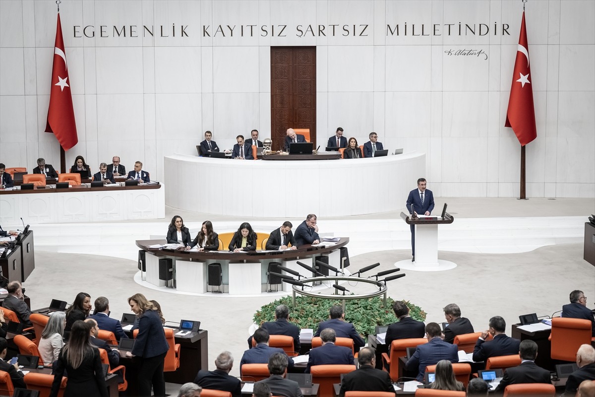 TBMM Genel Kurulunda, 2025 Yılı Merkezi Yönetim Bütçe Kanunu Teklifi ile 2023 Yılı Merkezi Yönetim...