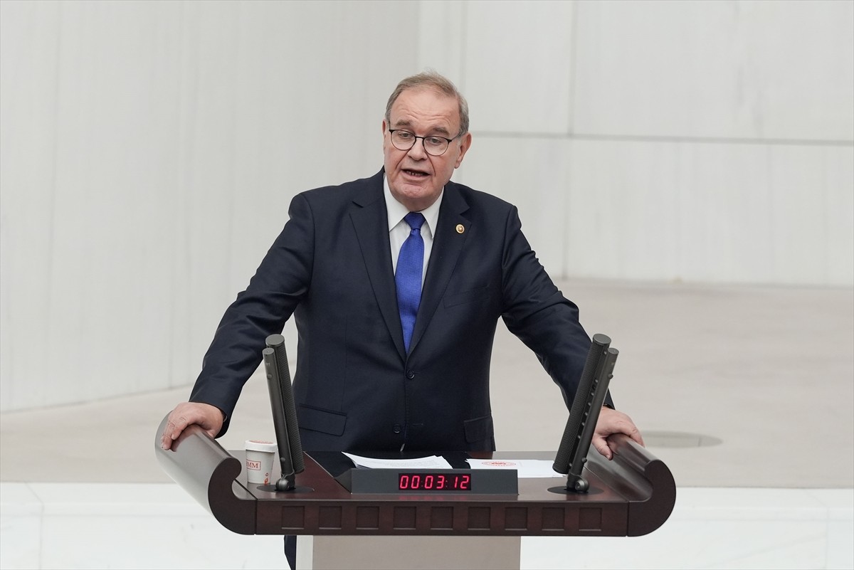 TBMM Genel Kurulunda Ticaret ile Hazine ve Maliye bakanlıklarının 2025 yılı bütçelerinin...