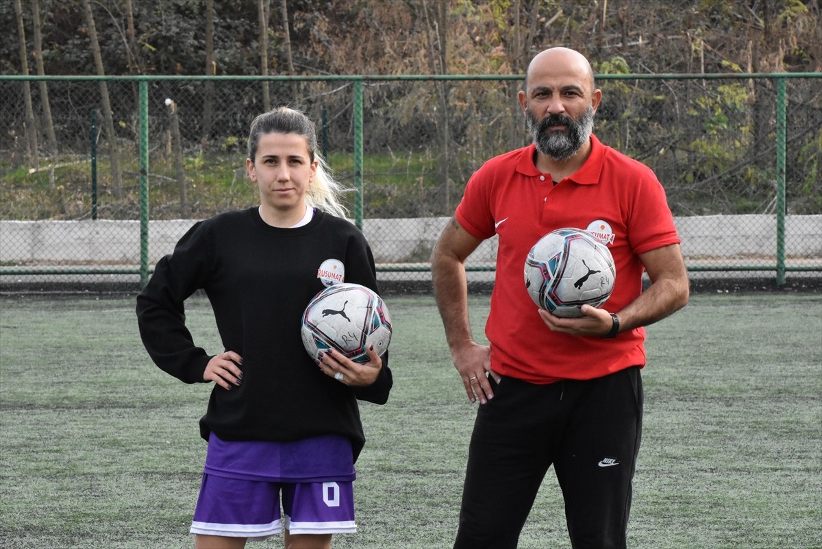 TFF Kadınlar 2. Ligi B Grubu'nda mücadele eden Rusumat-4 Spor'un 34 yaşındaki futbolcusu Ezgi...