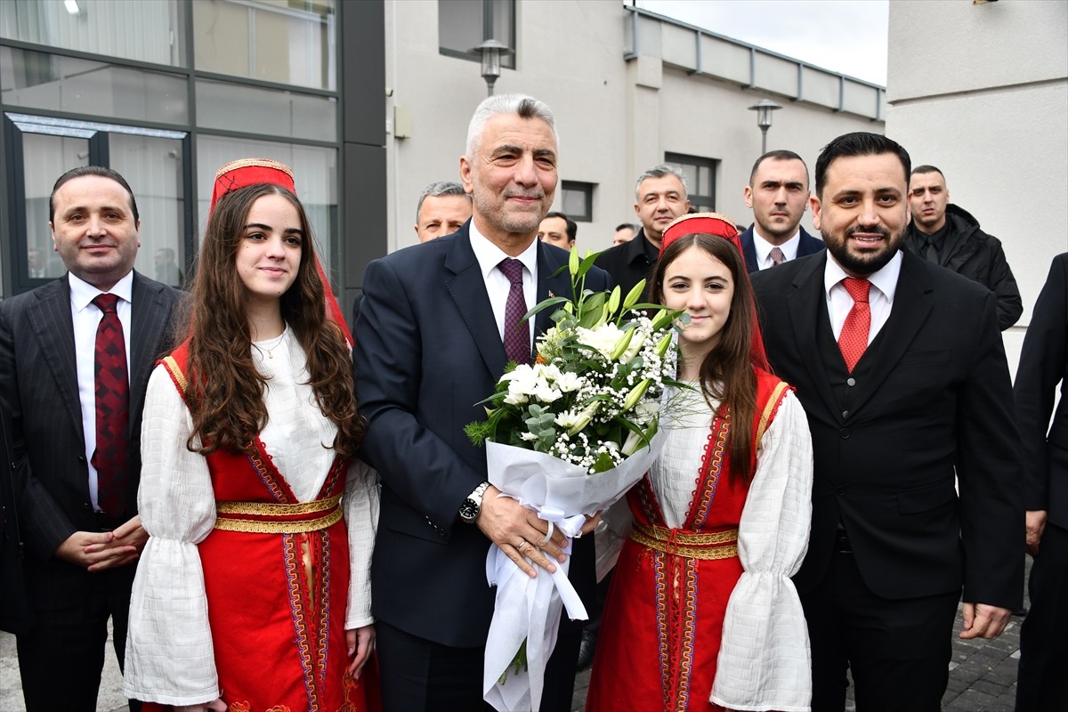 Ticaret Bakanı Ömer Bolat, Kuzey Makedonya'da faaliyet gösteren Sante Plus Hastaneler Grubunun...