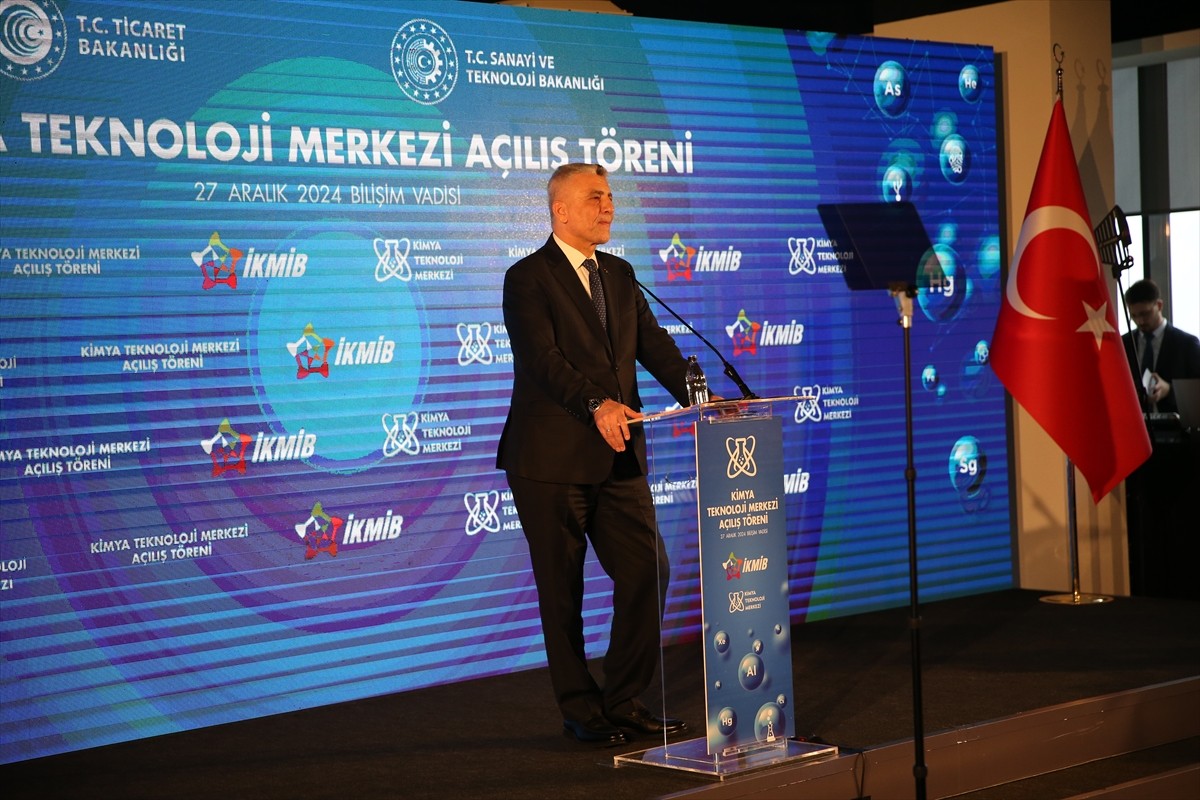 Ticaret Bakanı Ömer Bolat ve Sanayi ve Teknoloji Bakanı Mehmet Fatih Kacır, Kocaeli'de Bilişim...